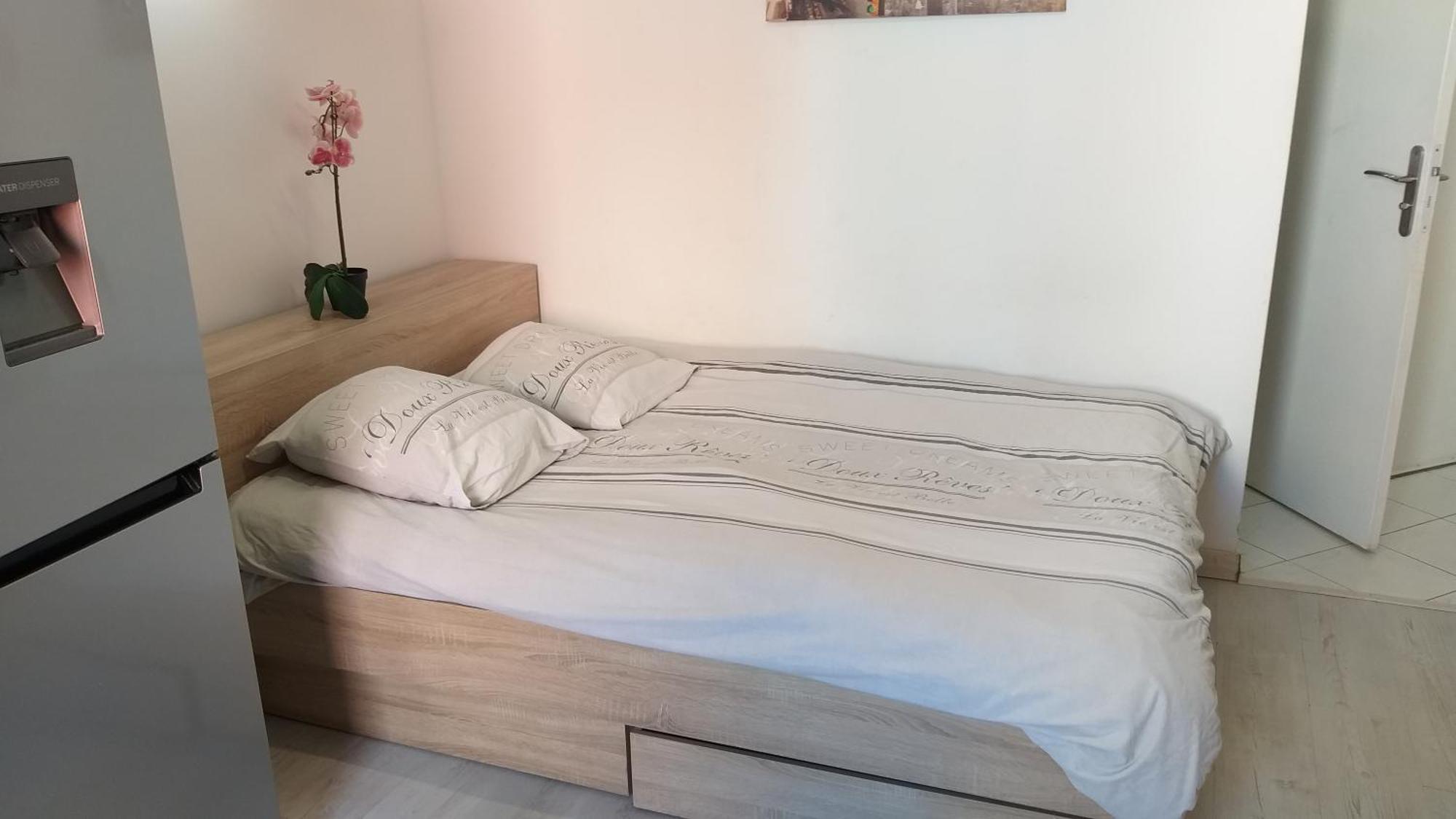 Magnifique Studio Au Coeur Historique De Fréjus Exteriör bild