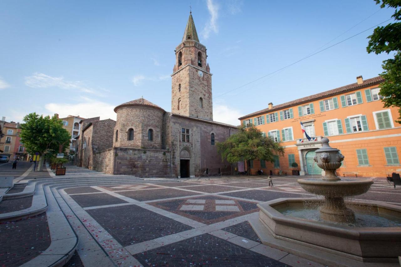 Magnifique Studio Au Coeur Historique De Fréjus Exteriör bild